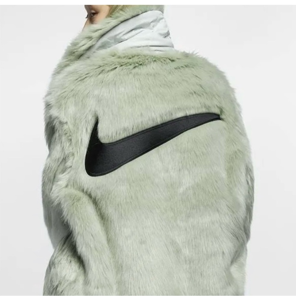 Nike Faux Fur Jacket in Mint Green with Black Logo Nike x ambush size M perfect